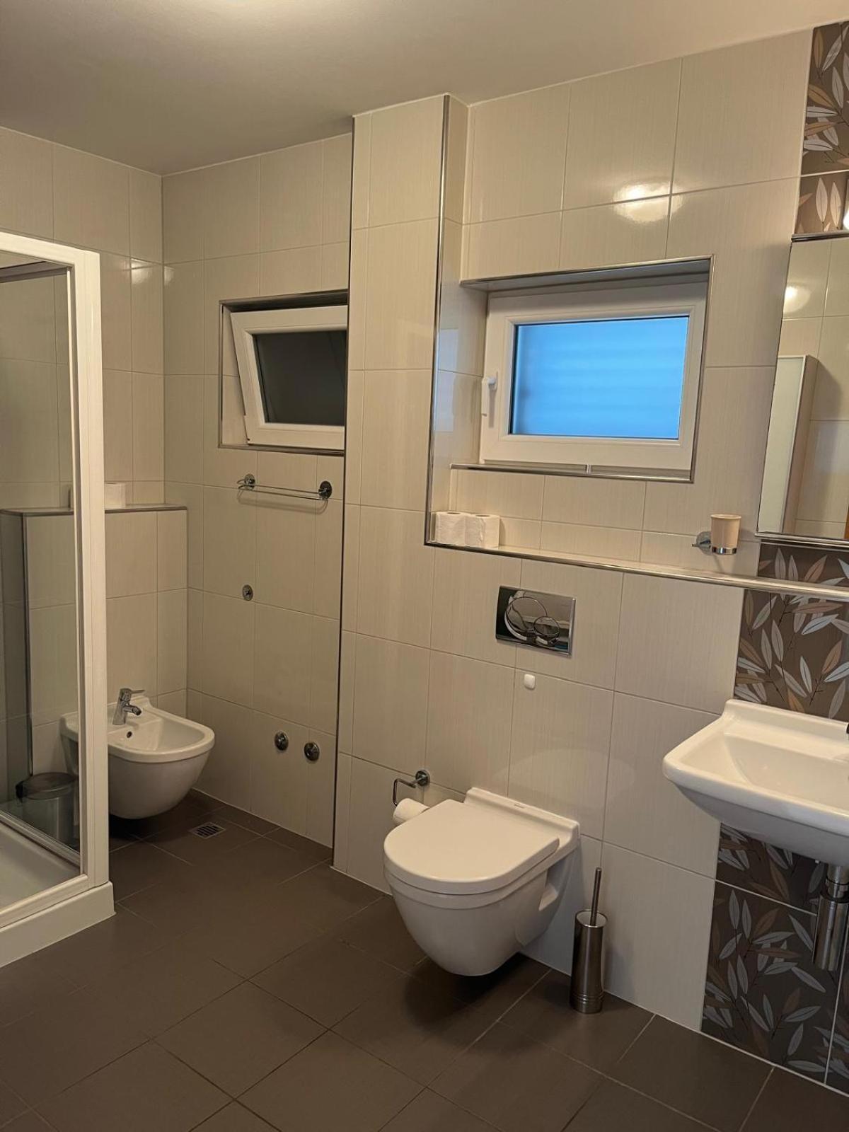 Kroatien Adria Riviera Mit 3 Schlafzimmer *